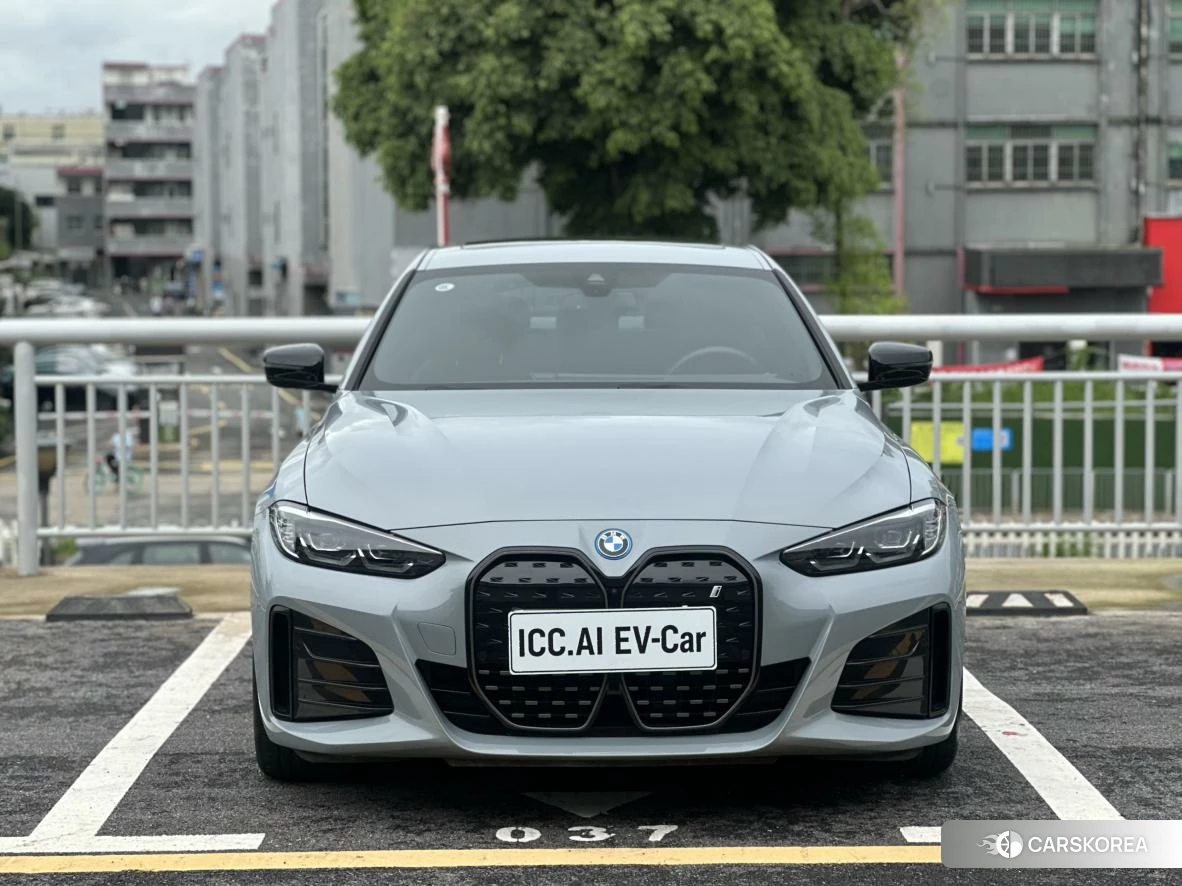 BMW i4 2023 Серебристо-серый из Китая, фото 3