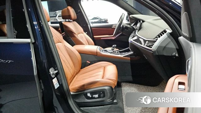 BMW X7 (G07) 2022 Черный из Кореи, фото 3