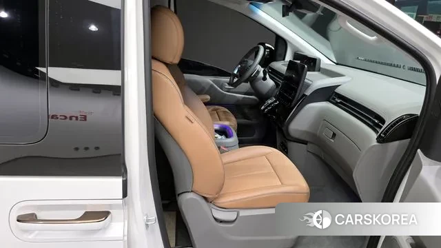 Hyundai Staria 2024 Белый из Кореи, фото 3