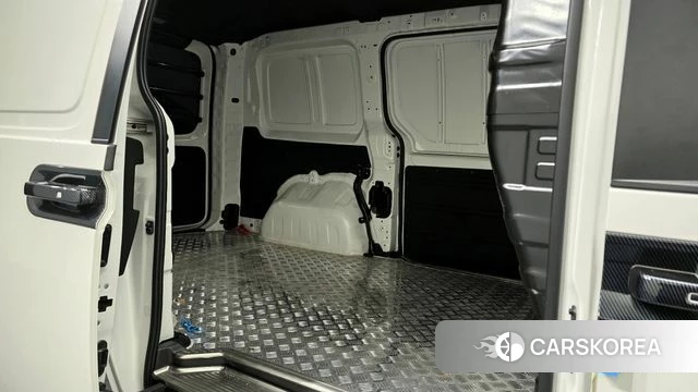 Hyundai Staria 2025 Белый из Кореи, фото 3