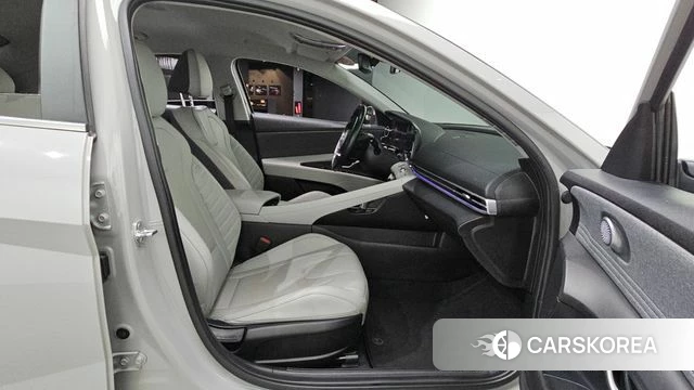 Hyundai Avante (CN7) 2020 Серебристо-серый из Кореи, фото 3