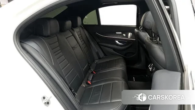 Mercedes-Benz E-Class W213 2022 Белый из Кореи, фото 3