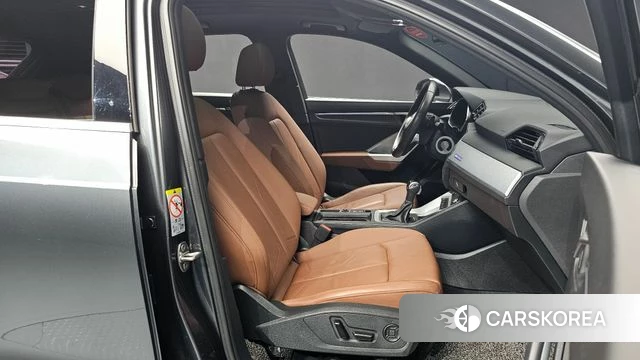 Audi Q3 (F3) 2022 Серый из Кореи, фото 3