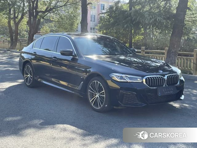BMW 5 series 2022 Черный из Китая, фото 3