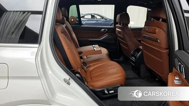 BMW X7 (G07) 2023 Белый из Кореи, фото 3