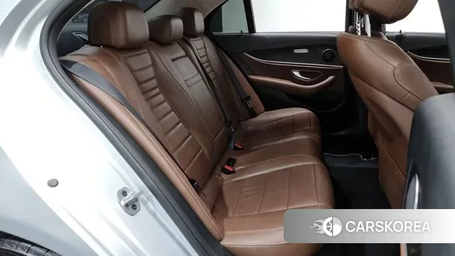 Mercedes-Benz E-Class W213 2019 Серебряный из Кореи, фото 3