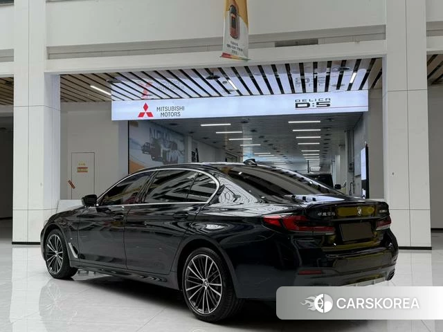 BMW 5 series 2023 Черный из Китая, фото 3