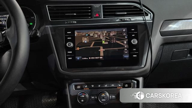 Volkswagen Tiguan second Generation 2019 Белый из Кореи, фото 3
