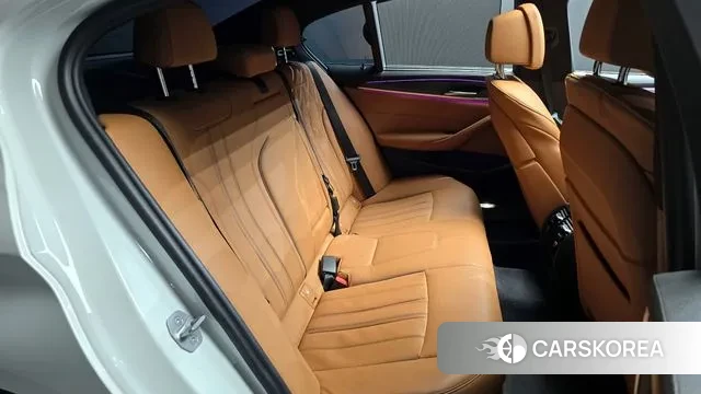 BMW 5 Series (G30) 2023 Белый из Кореи, фото 3