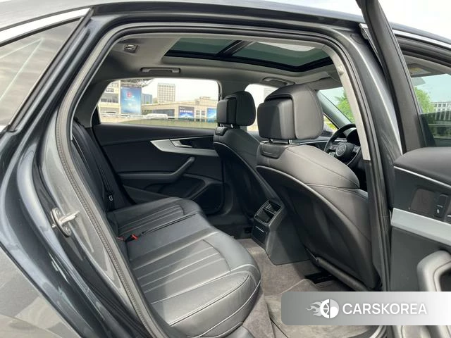 Audi A4L 2023 Темно-серый из Китая, фото 3