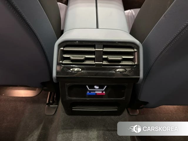 BMW i5 2025 Серебристо-серый из Китая, фото 3