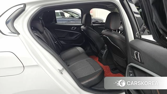 BMW 1 Series (F40) 2021 Белый из Кореи, фото 3
