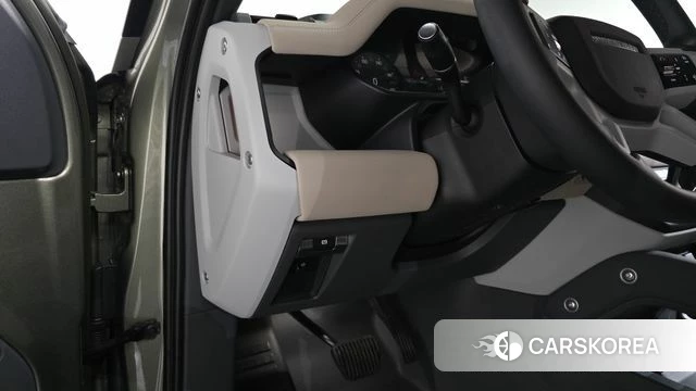 Land Rover Defender (L663) 2023 Зеленый из Кореи, фото 3