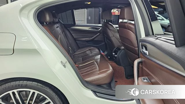 BMW 5 Series (G30) 2019 Белый из Кореи, фото 3