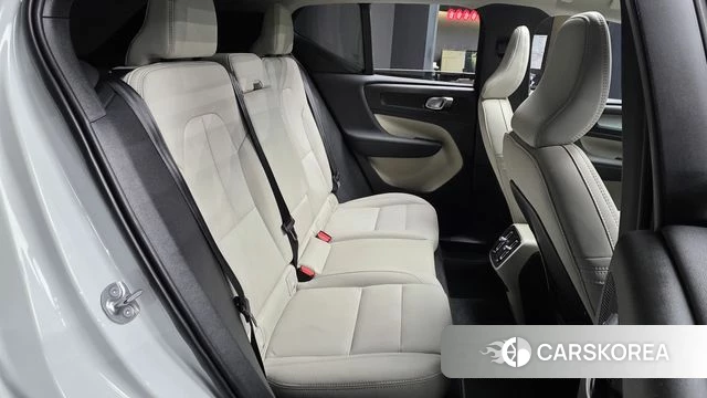 Volvo XC40 2025 Белый из Кореи, фото 3