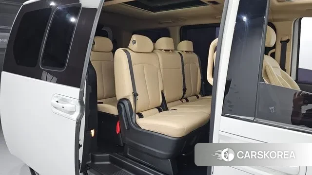 Hyundai Staria 2023 Белый из Кореи, фото 3