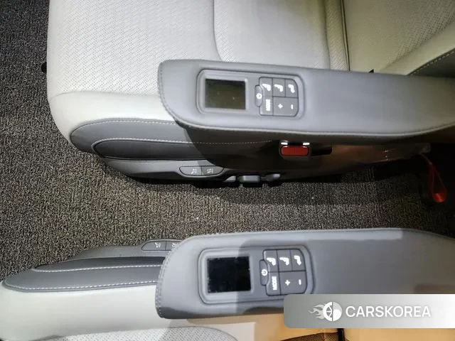 Kia The New Carnival 4th Generation 2025 Серебристо-серый из Кореи, фото 3