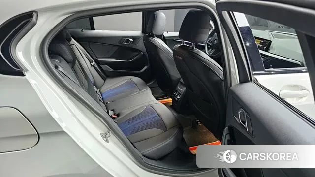 BMW 1 Series (F40) 2023 Белый из Кореи, фото 3