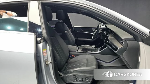 Audi A7 (4K) 2021 Серебристо-серый из Кореи, фото 3