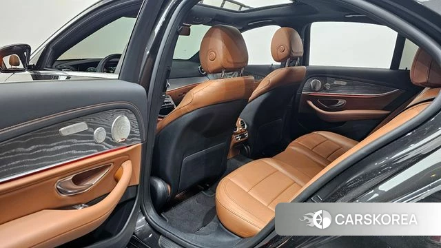 Mercedes-Benz E-Class W213 2021 Серый из Кореи, фото 3