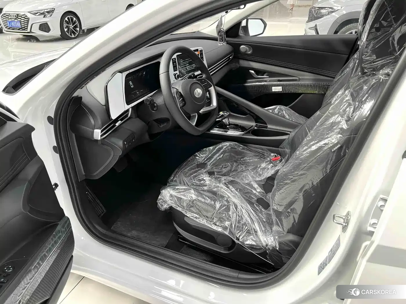 Hyundai Elantra 2026 Белый из Китая, фото 3
