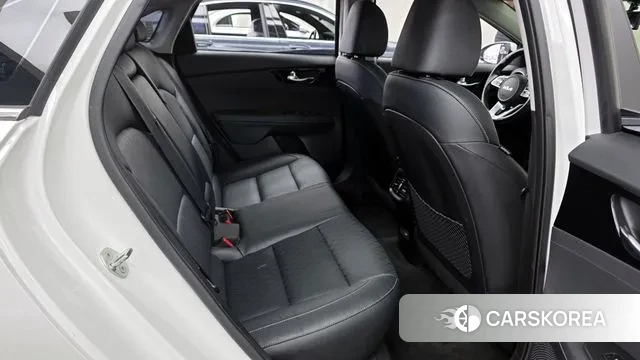 Kia The New K3 2nd generation 2023 Белый из Кореи, фото 3