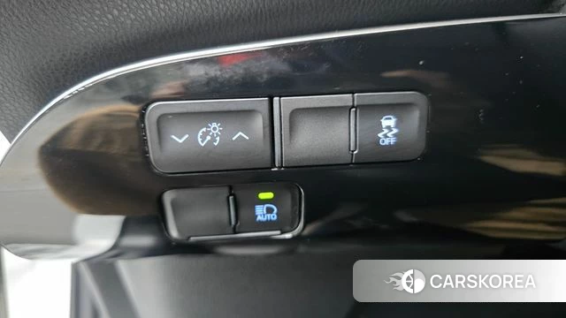 Toyota Prius 4th Generation 2022 Белый из Кореи, фото 3