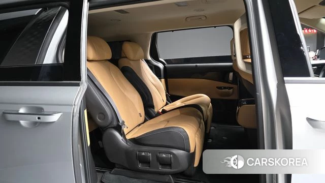 Kia Carnival 4th generation 2022 Серебряный из Кореи, фото 3