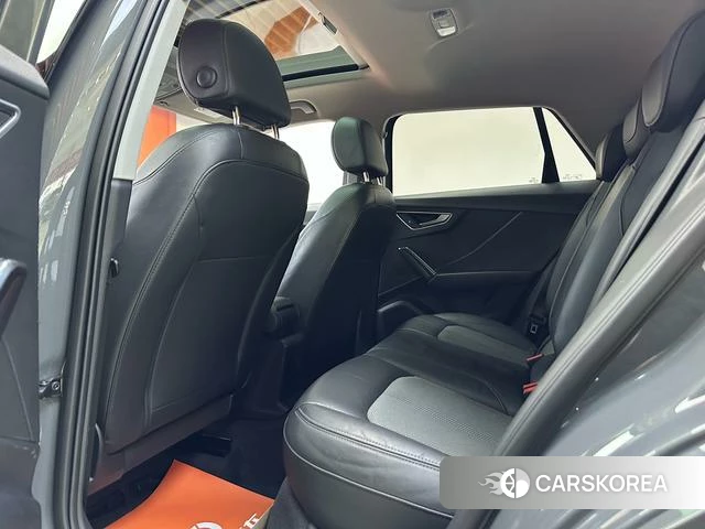 Audi Q2L 2020 Темно-серый из Китая, фото 3