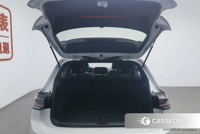 Volkswagen Golf 2025 Белый из Китая, фото 3