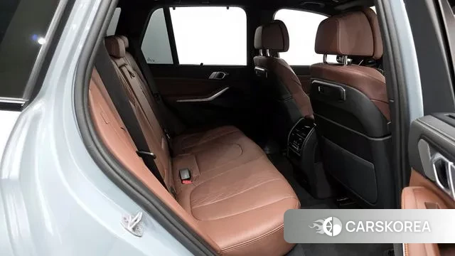 BMW X5 (G05) 2024 Светло-серебряный цвет из Кореи, фото 3