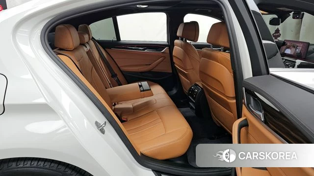 BMW 5 Series (G30) 2021 Белый из Кореи, фото 3