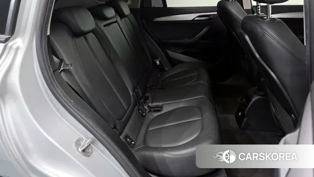 BMW X1 (F48) 2018 Серебристо-серый из Кореи, фото 3