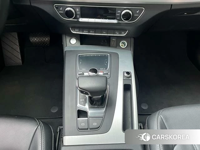Audi Q5L 2021 Черный из Китая, фото 3