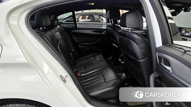 BMW 5 Series (G30) 2018 Белый из Кореи, фото 3