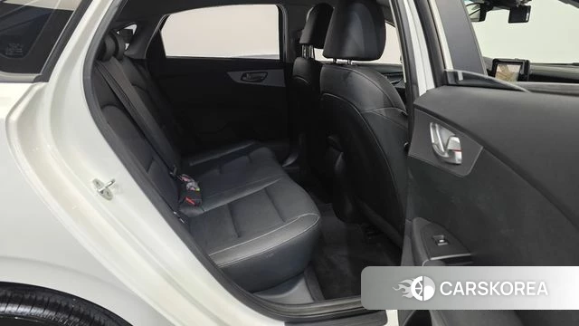 Kia The New K3 2nd generation 2021 Белый из Кореи, фото 3