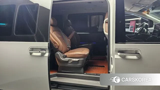 Hyundai Staria 2022 Белый из Кореи, фото 3