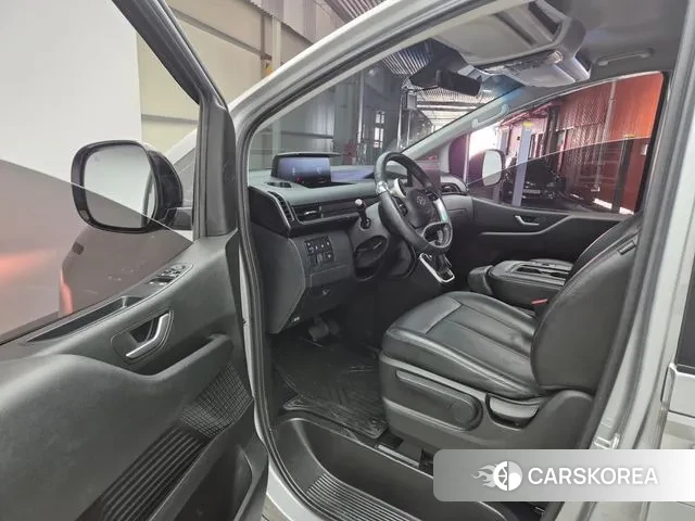 Hyundai Staria 2023 Серебристо-серый из Кореи, фото 3