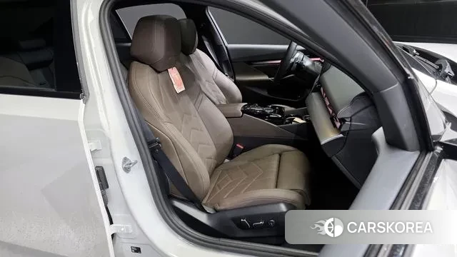 BMW 5 Series (G60) 2025 Белый из Кореи, фото 3