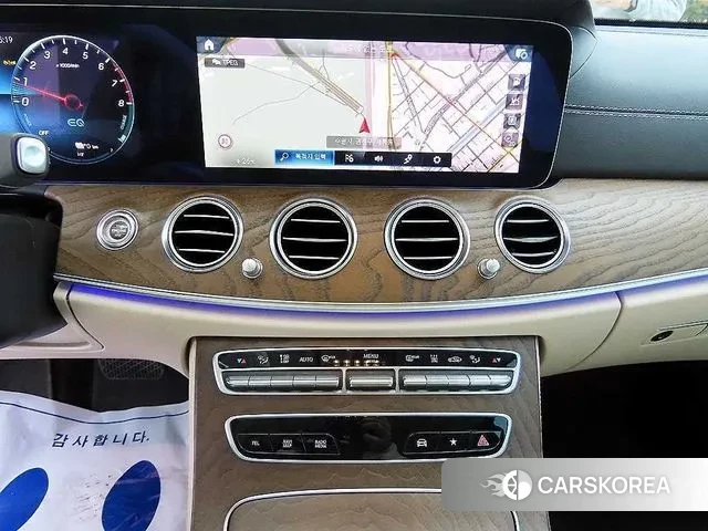 Mercedes-Benz E-Class W213 2023 Белый из Кореи, фото 3