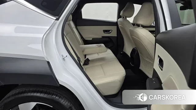 Hyundai Kona (SX2) 2023 Белый из Кореи, фото 3