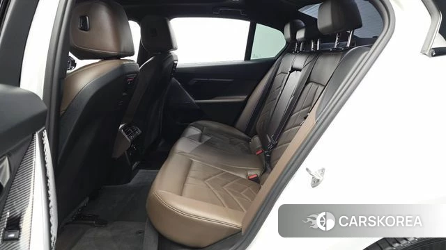 BMW 5 Series (G60) 2024 Белый из Кореи, фото 3