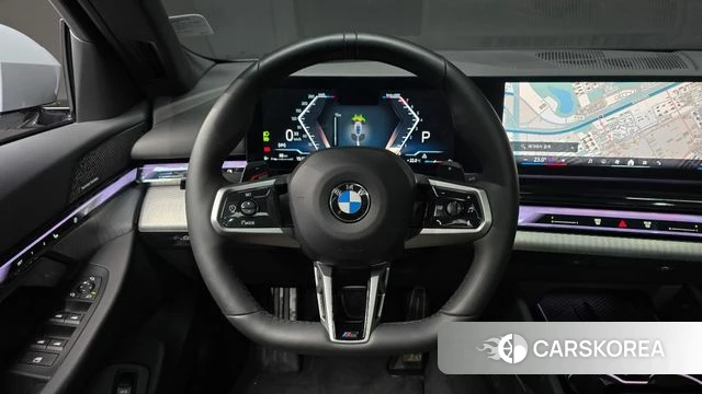 BMW 5 Series (G60) 2025 Цвет галактики из Кореи, фото 3