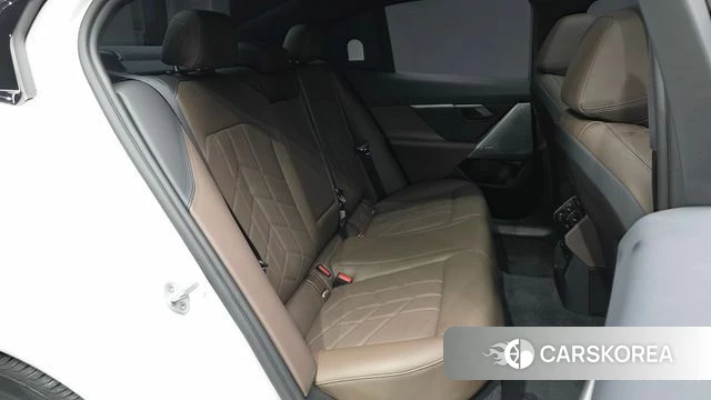 BMW 5 Series (G60) 2026 Белый из Кореи, фото 3