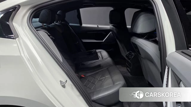 BMW 5 Series (G60) 2024 Белый из Кореи, фото 3