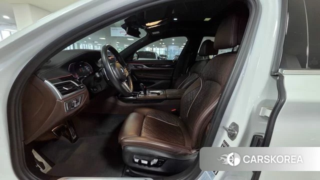 BMW 7 Series (G11) 2021 Жемчужный двухцветный из Кореи, фото 3