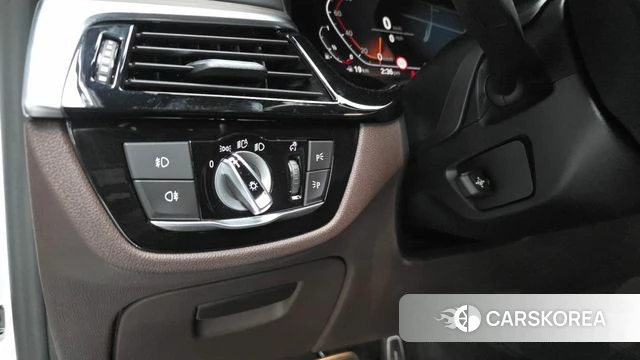 BMW 5 Series (G30) 2020 Белый из Кореи, фото 3