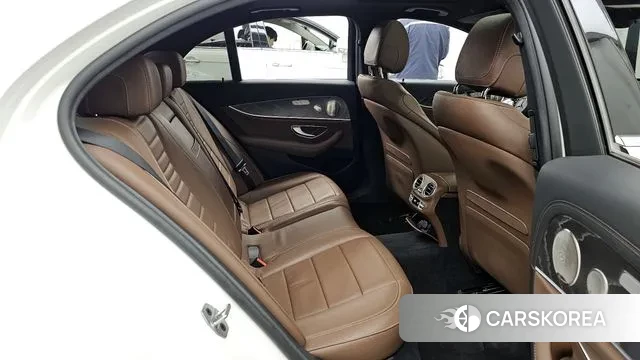 Mercedes-Benz E-Class W213 2022 Белый из Кореи, фото 3