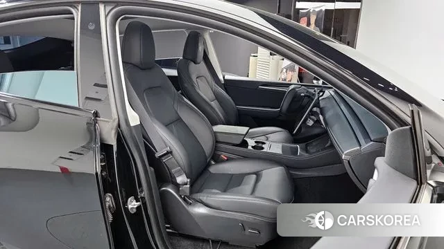 Tesla Model Y 2023 Черный из Кореи, фото 3