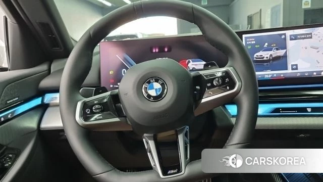 BMW 5 Series (G60) 2025 Белый из Кореи, фото 3